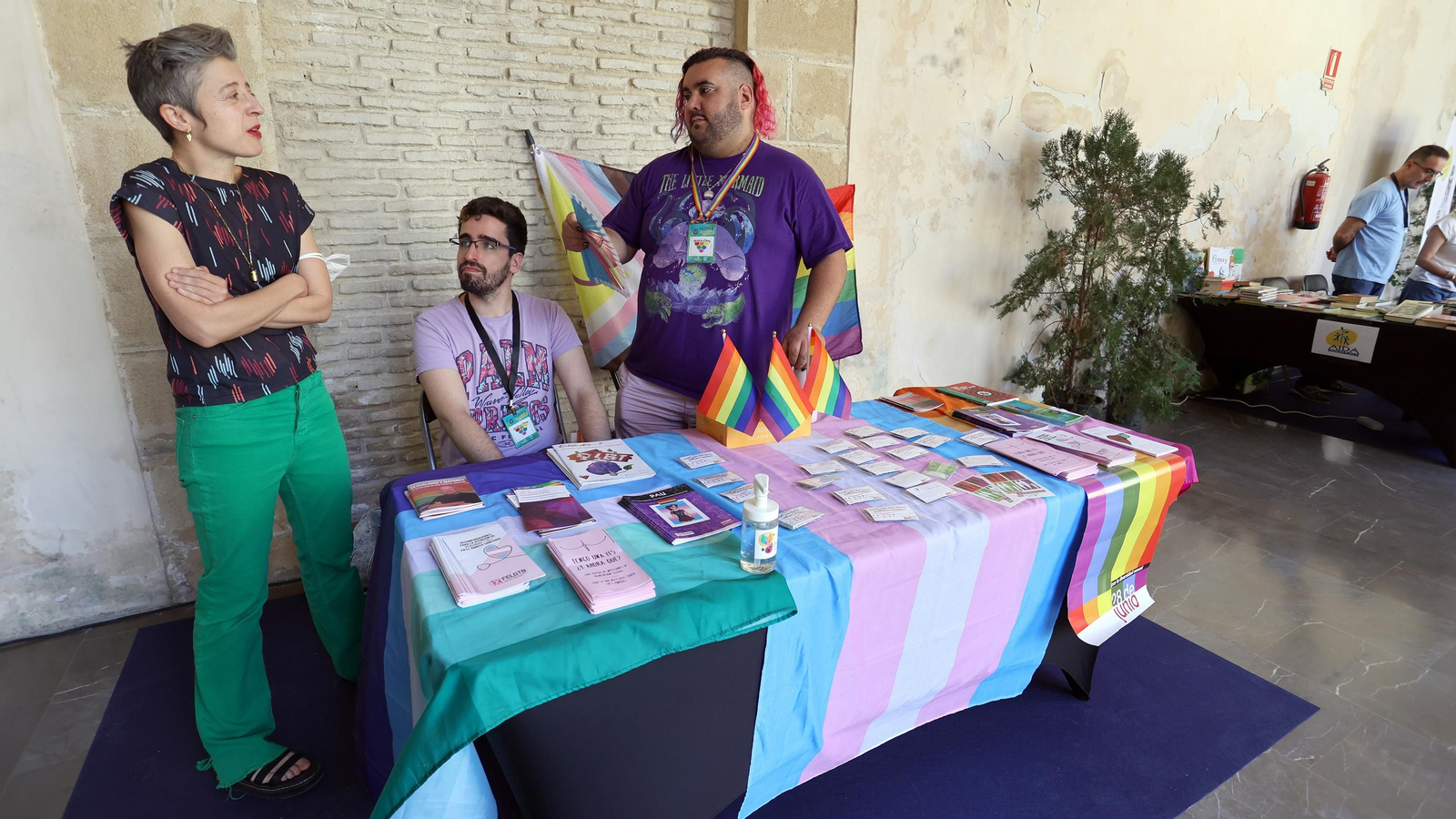 Imágenes de la Feria de la Diversidad en Los Claustros de Santo Domingo