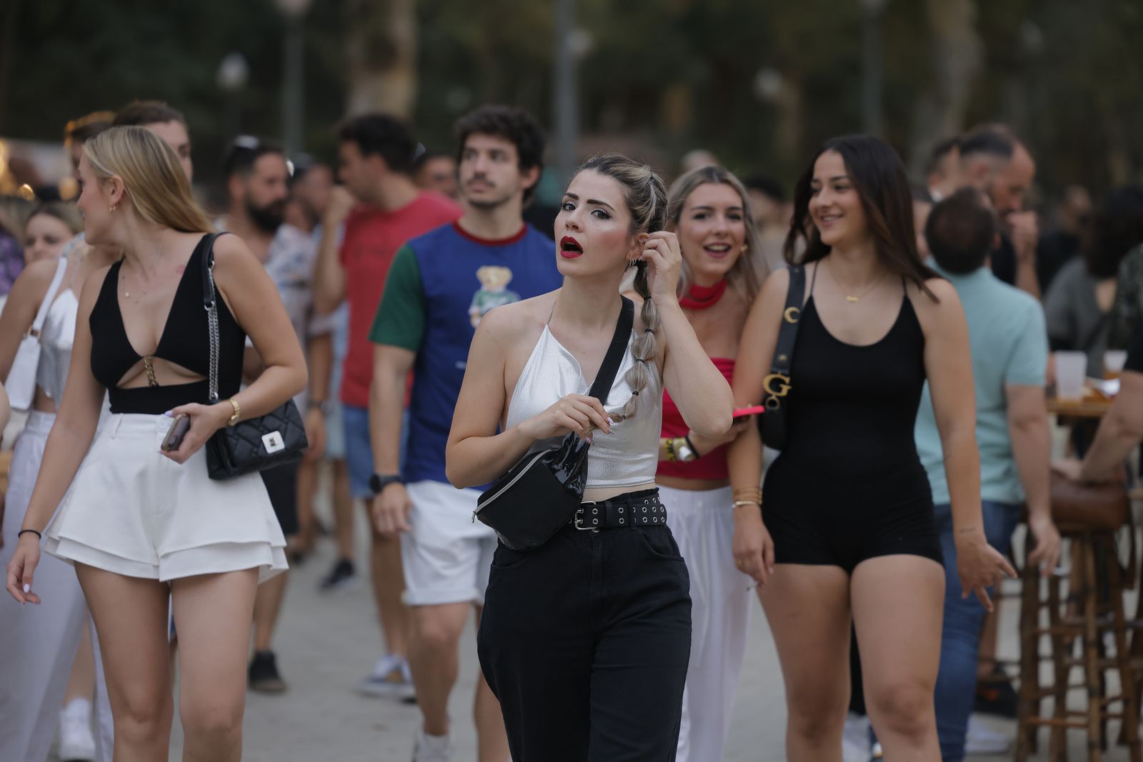 Búscate en las fotos del concierto de Bizarrap