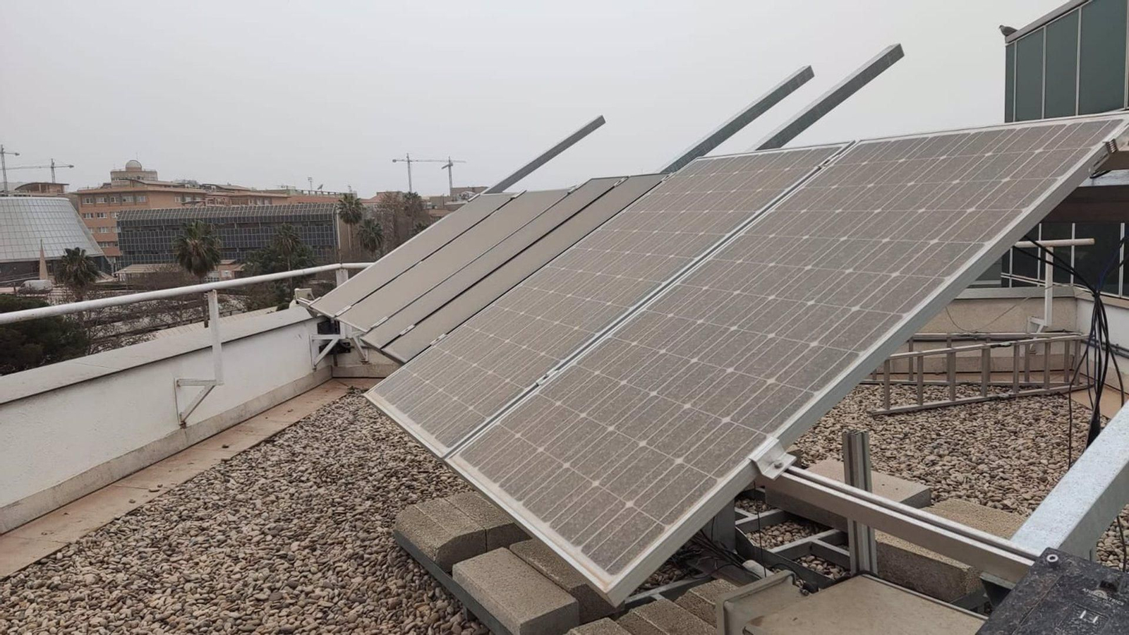 Placas solares estudiadas en marzo de 2022.