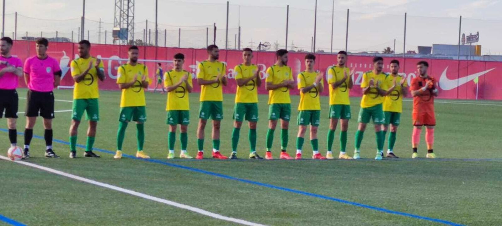 Los jugadores de la Unión, antes del comienzo del choque