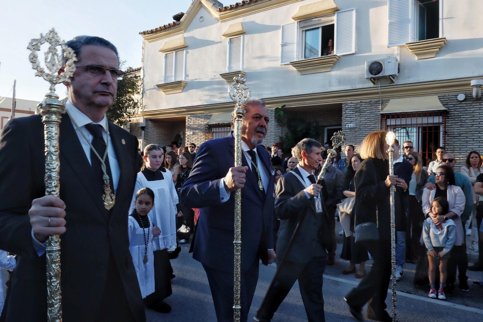Imágenes de la salida de la Soledad en la Semana Santa de Chiclana 2025