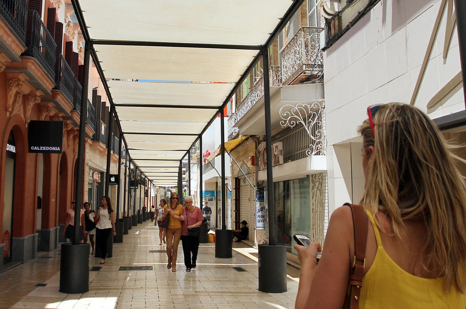Entoldado en la principal arteria comercial del centro de Huelva.