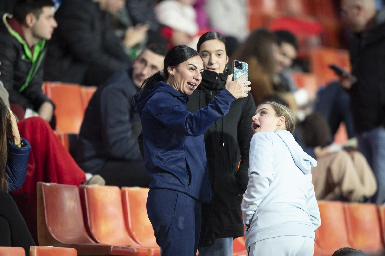 Las mejores fotos del ambiente en Los Cármenes para el derbi andaluz entre Granada CF y Córdoba CF