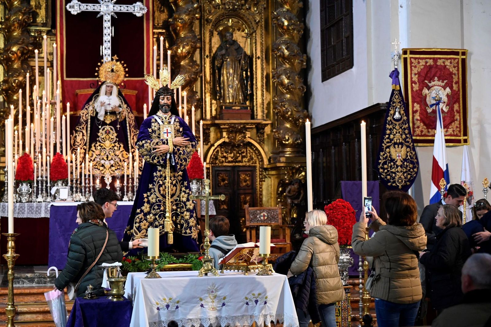 El besapiés del Señor de Córdoba, en imágenes