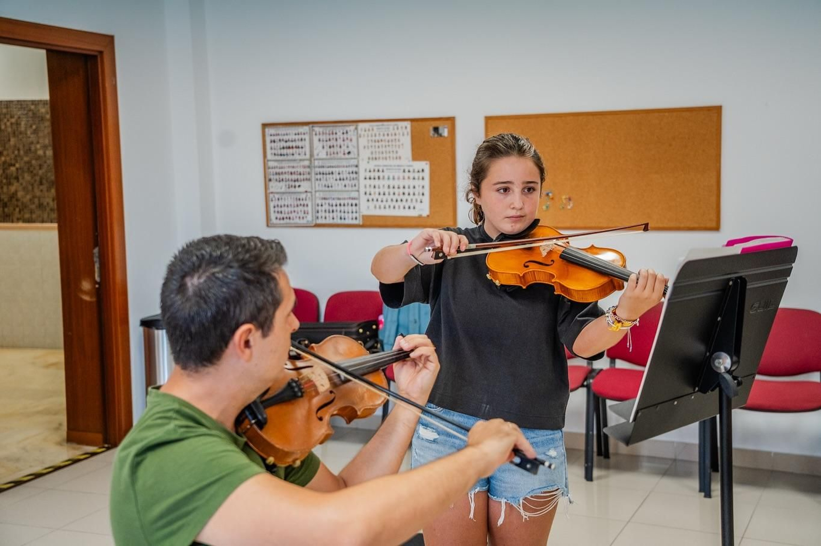 El centro cuenta con diversas especialidades dentro de las artes.