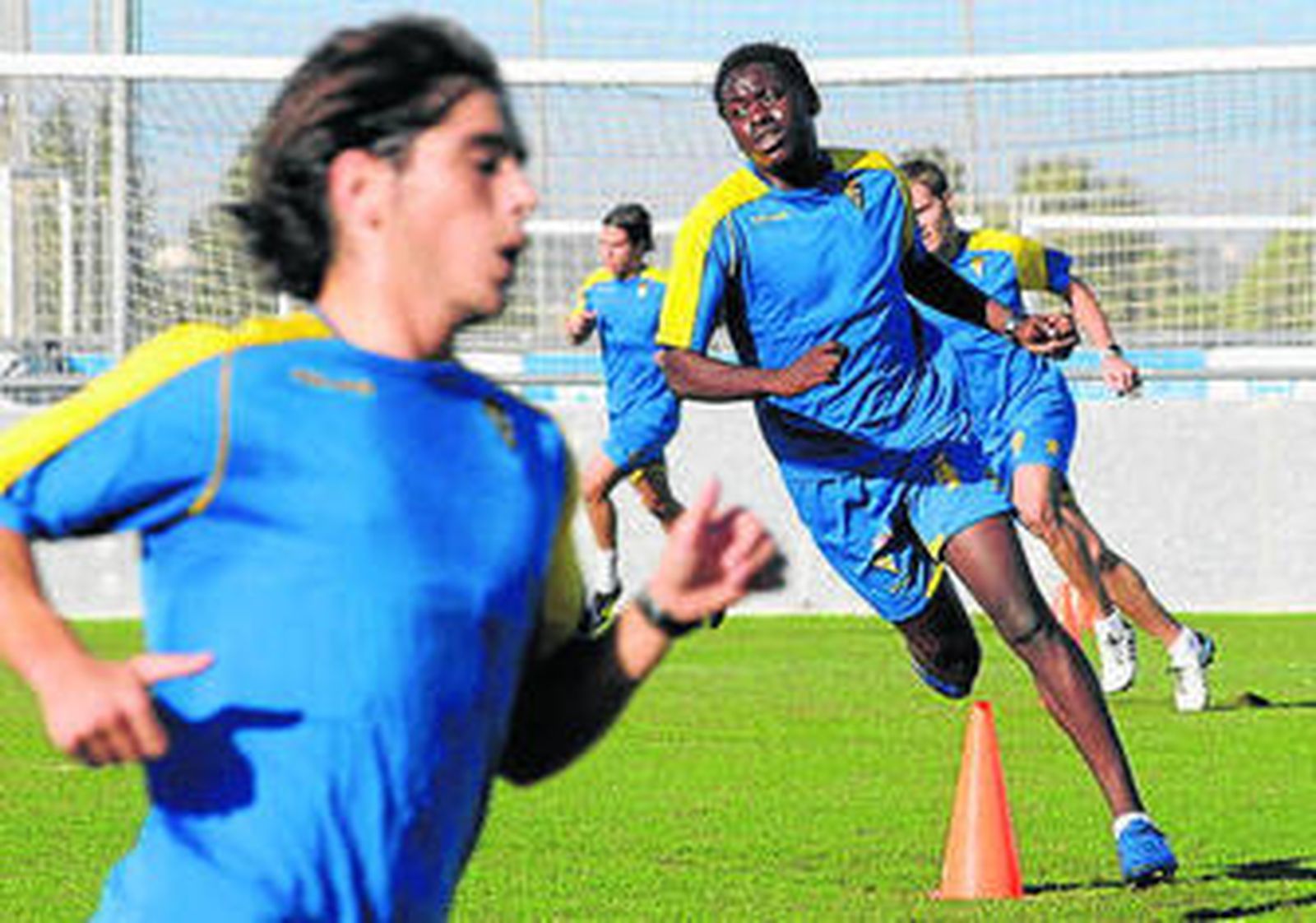 Dieguito (i) y Moke han recibido la llamada de Vidakovic.