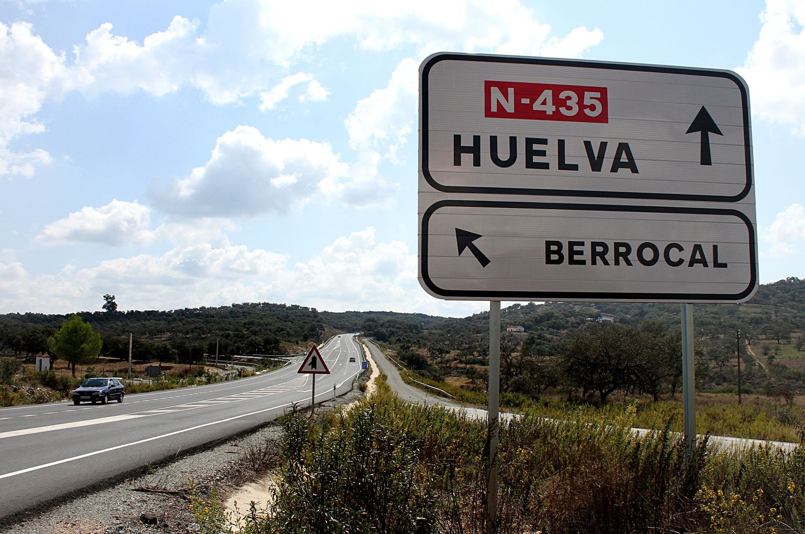 La Nacional 435 a su paso por el cruce con Berrocal en dirección a la Sierra.