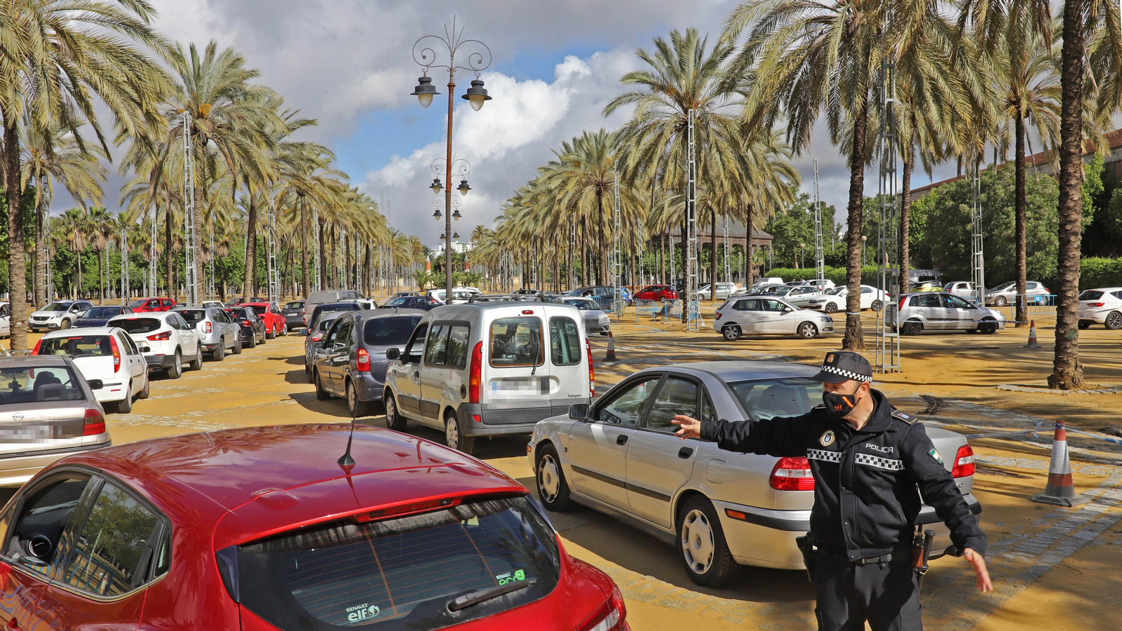 Largas colas en Ifeca para recibir la vacuna contra el coronavirus