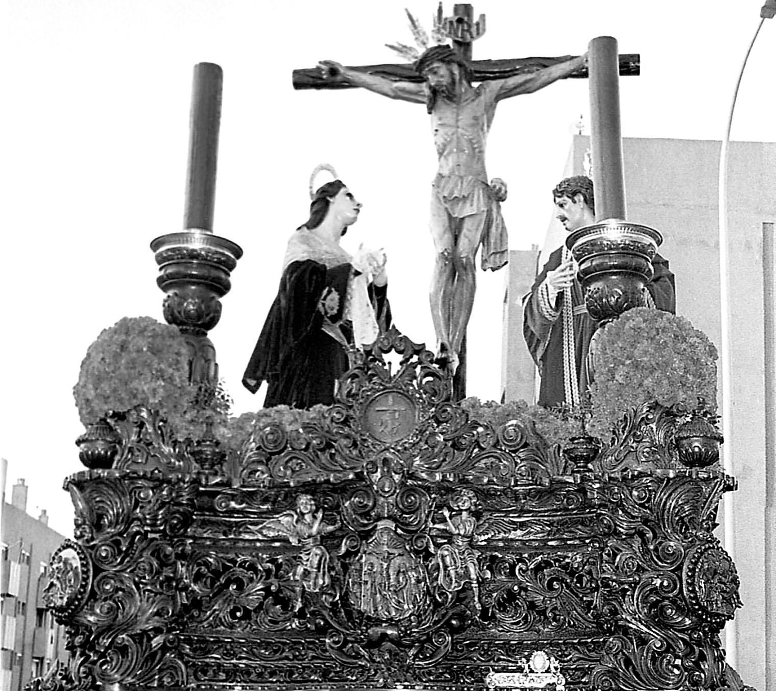 2002 Andres mora.jpg