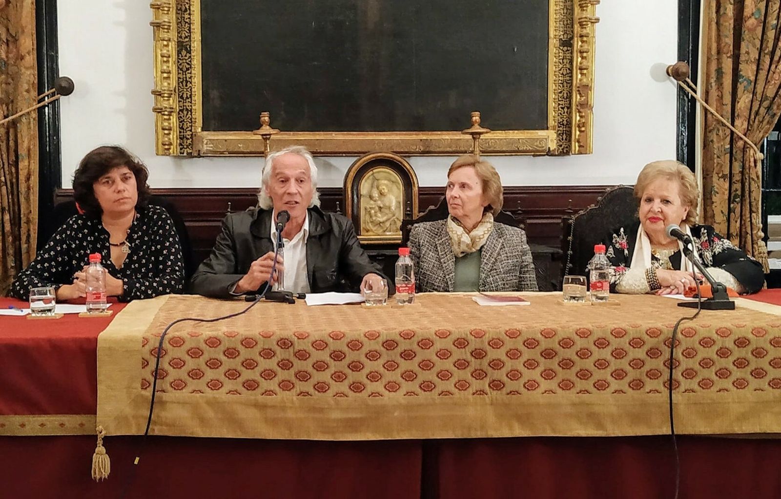 El Palacio Ducal de Medina Sidonia acogió la presentación del libro ‘José Luis Medina ‘El Alcalde’’, de Jota Siroco.