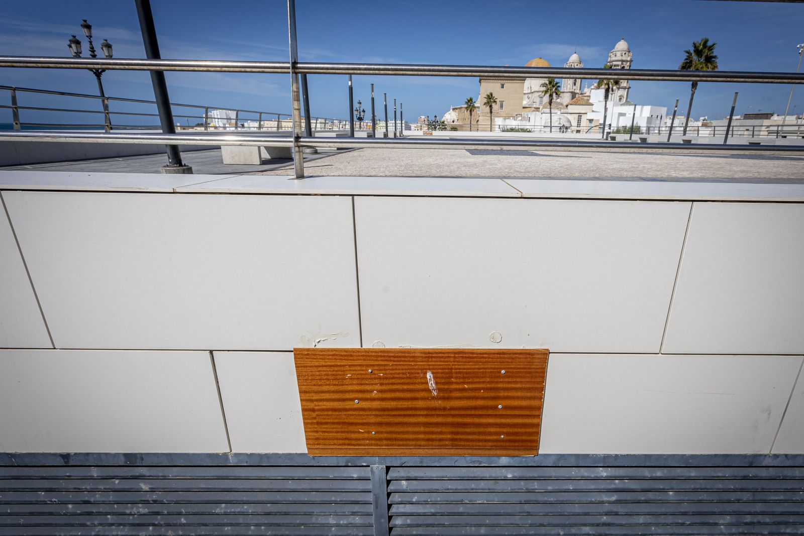 Imágenes del mirador del Campo del sur en mal estado