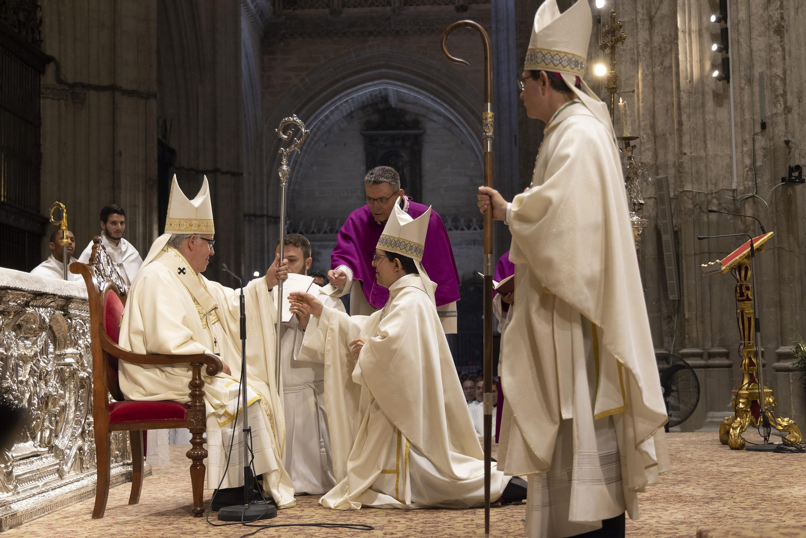 La ordenación episcopal de los dos nuevos obispos auxiliares de Sevilla, Teodoro León y Ramón Valdivia