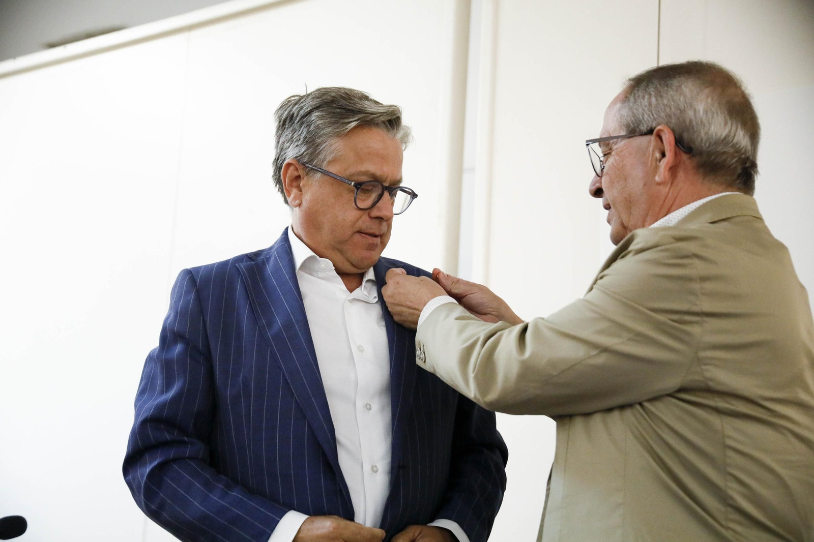 Imágenes del nombramiento como colegiado de honor a Santiago Alfonso en el colegio oficial de arquitectos de Almería