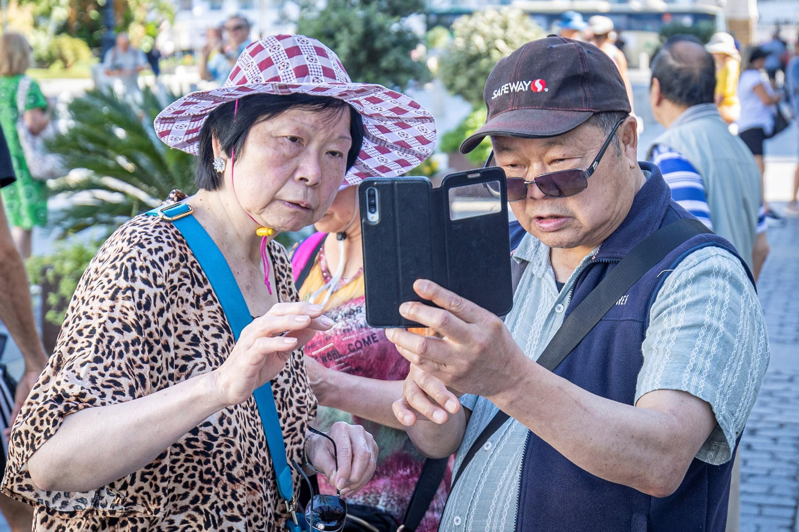 Imágenes de Cádiz con los turistas llegados a Cádiz a bordo de cinco cruceros