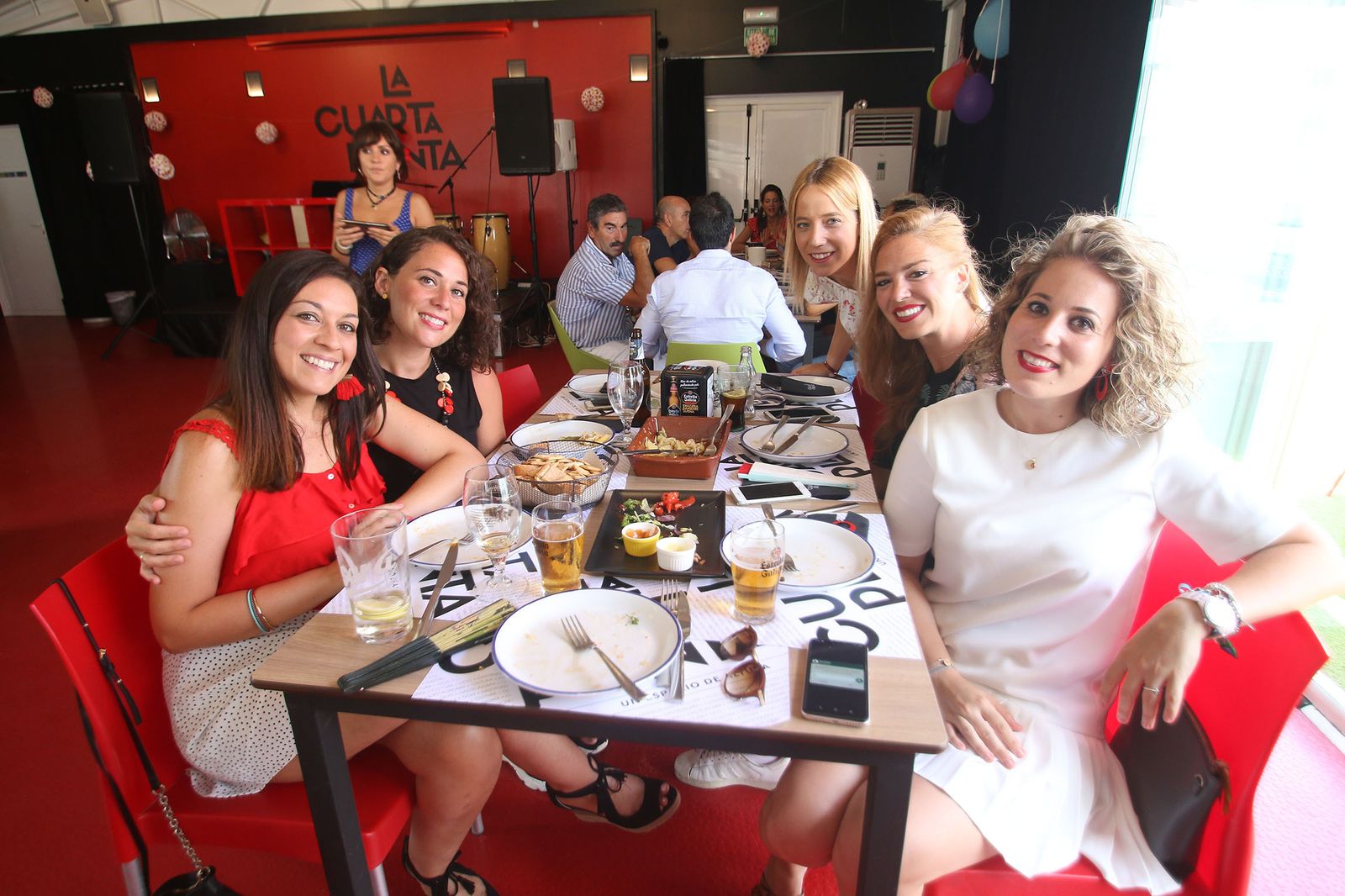 Las imágenes de la feria del mediodía del martes 20, en la Cuarta Planta. Feria de Almería 2019