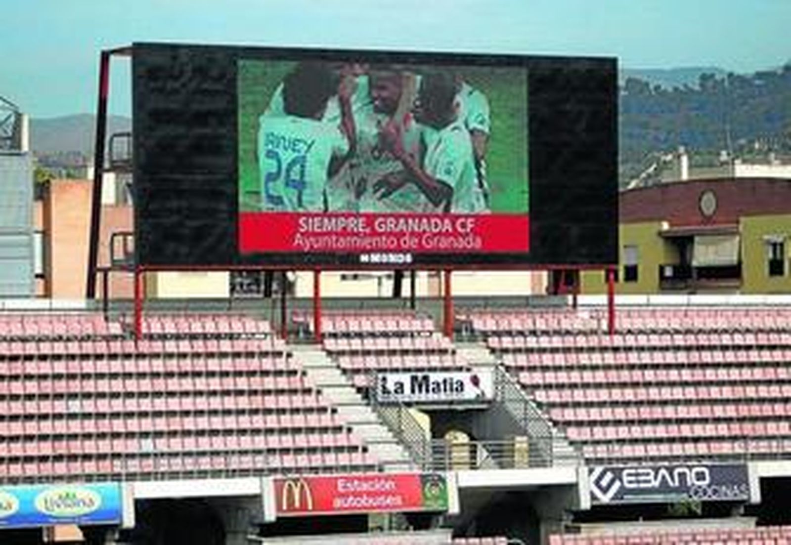 El mantenimiento del estadio cuesta a la capital más de un millón de euros.