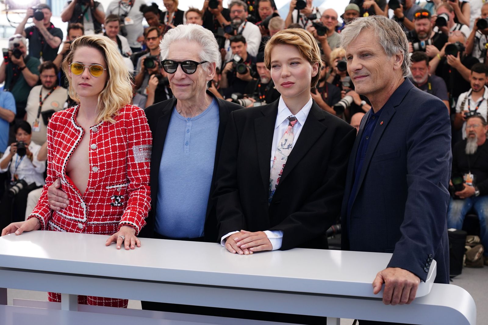 Cronenberg, con sus actores Kristen Stewart, Léa Seydoux y Viggo Mortensen, en Cannes.