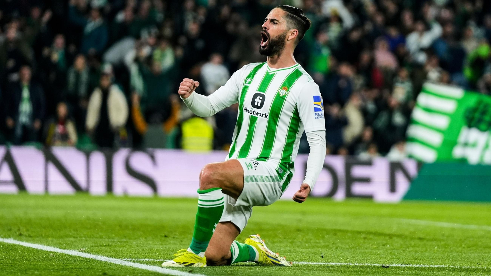 Isco celebra un gol con el Real Betis.