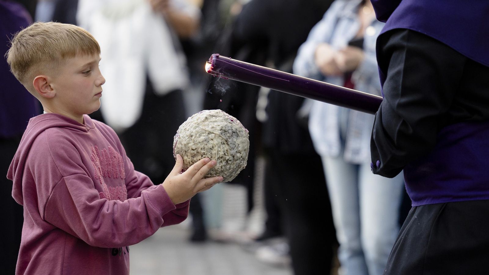 Imágenes de la salida de Siete Palabras en la Semana Santa de Cádiz 2025