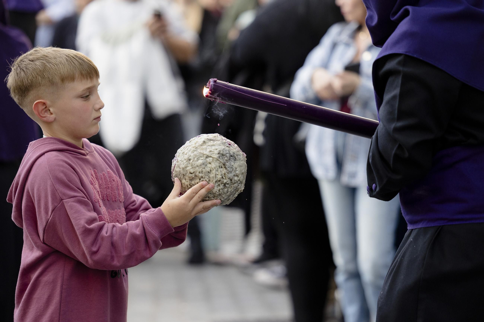 Imágenes de la salida de Siete Palabras en la Semana Santa de Cádiz 2025