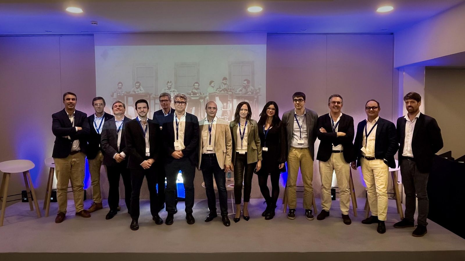 Las jornadas 'Revolución digital en retina' estuvo coordinada por los doctores Ernesto Pereira y Adrián Hernández, ambos, en la imagen, con el resto de ponentes.