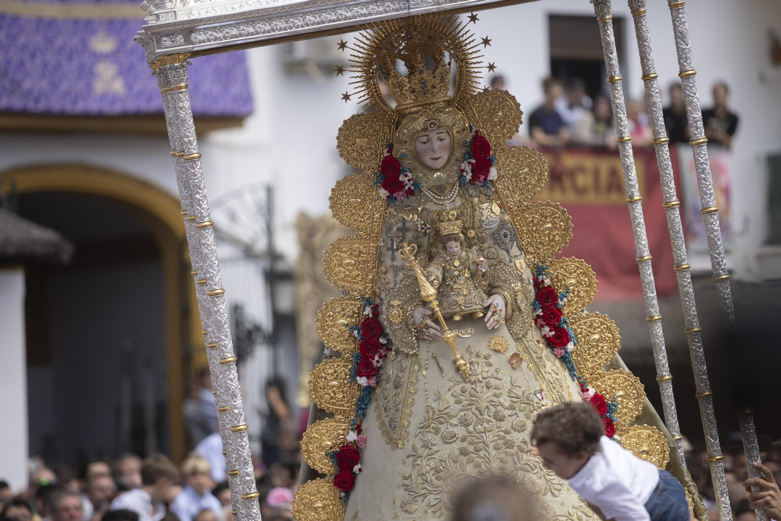 Las mejores imágenes de la procesión de la Virgen del Rocío en la aldea