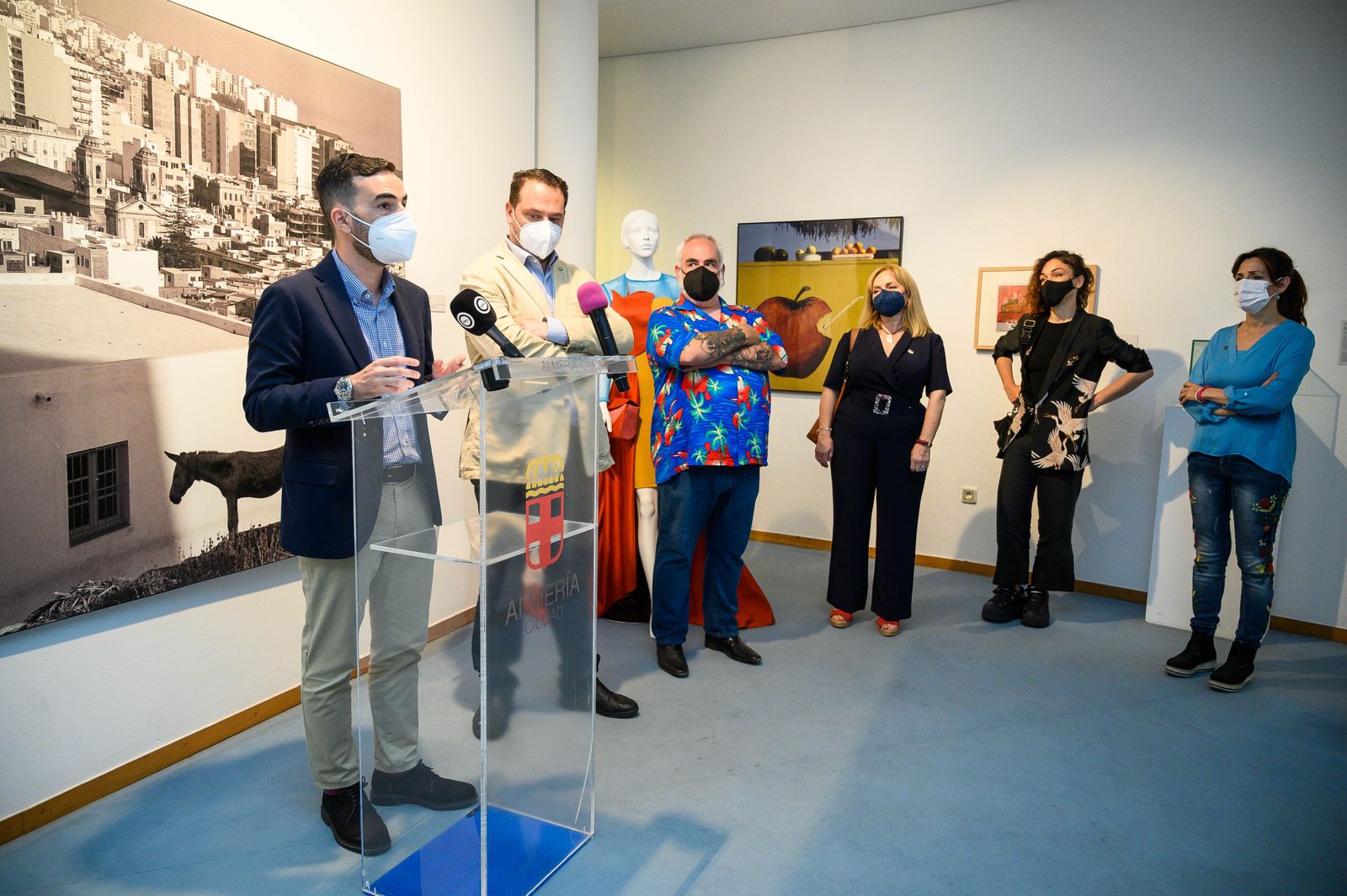 Carlos Sánchez junto a Juan Manuel Martín, Antonio J. García, María José Martínez, Elena González y Marta Galdeano.