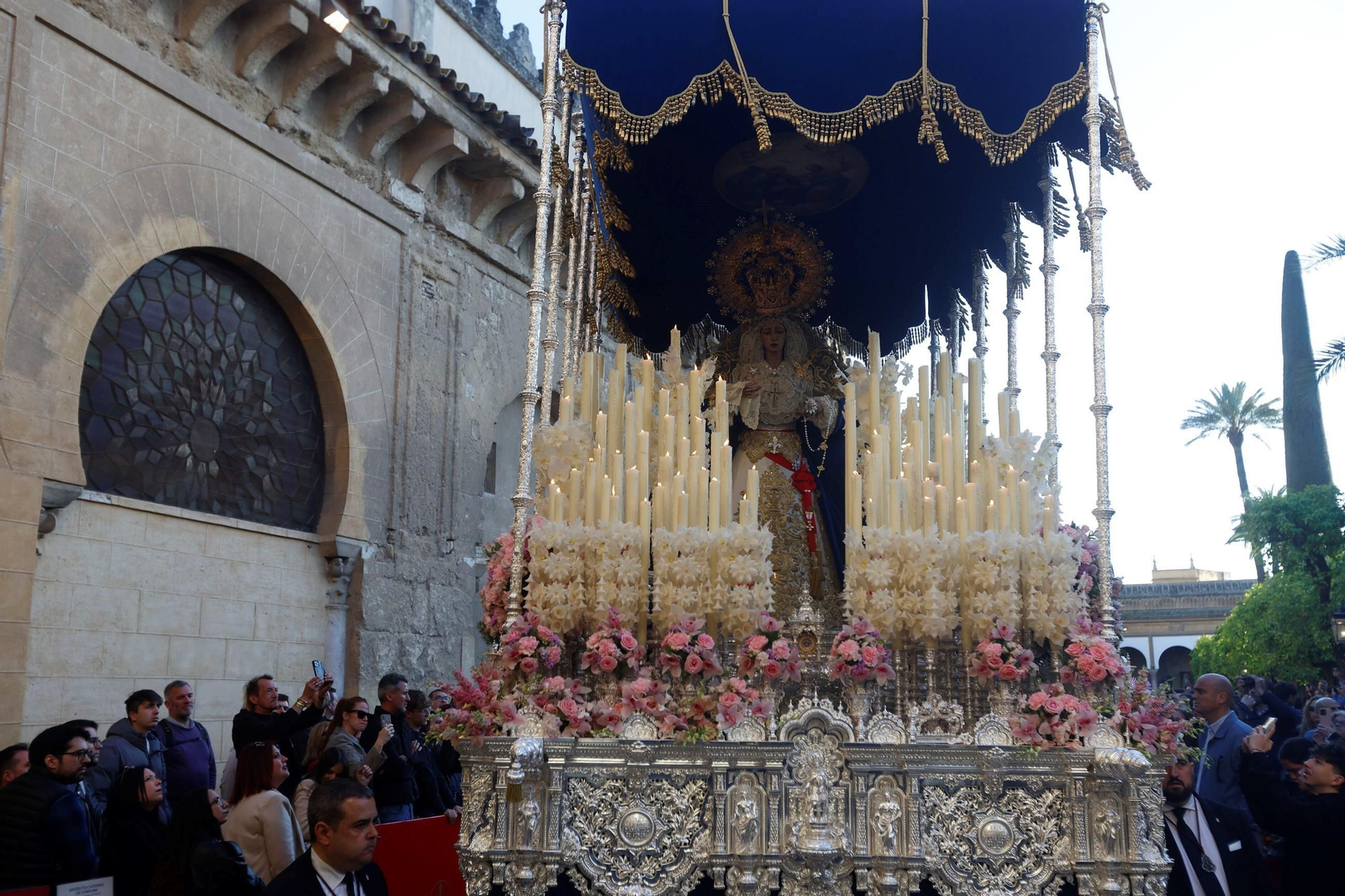 El traslado de la Estrella en este Sábado Santo de Córdoba, en imágenes