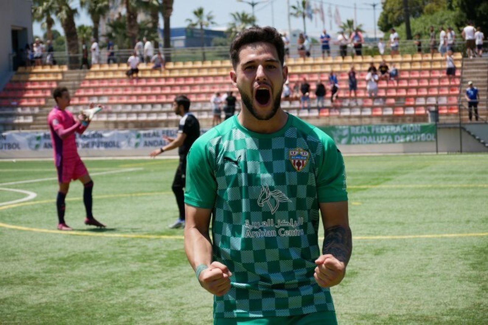 Puñal celebra el doblete que le marcó a su nuevo equipo