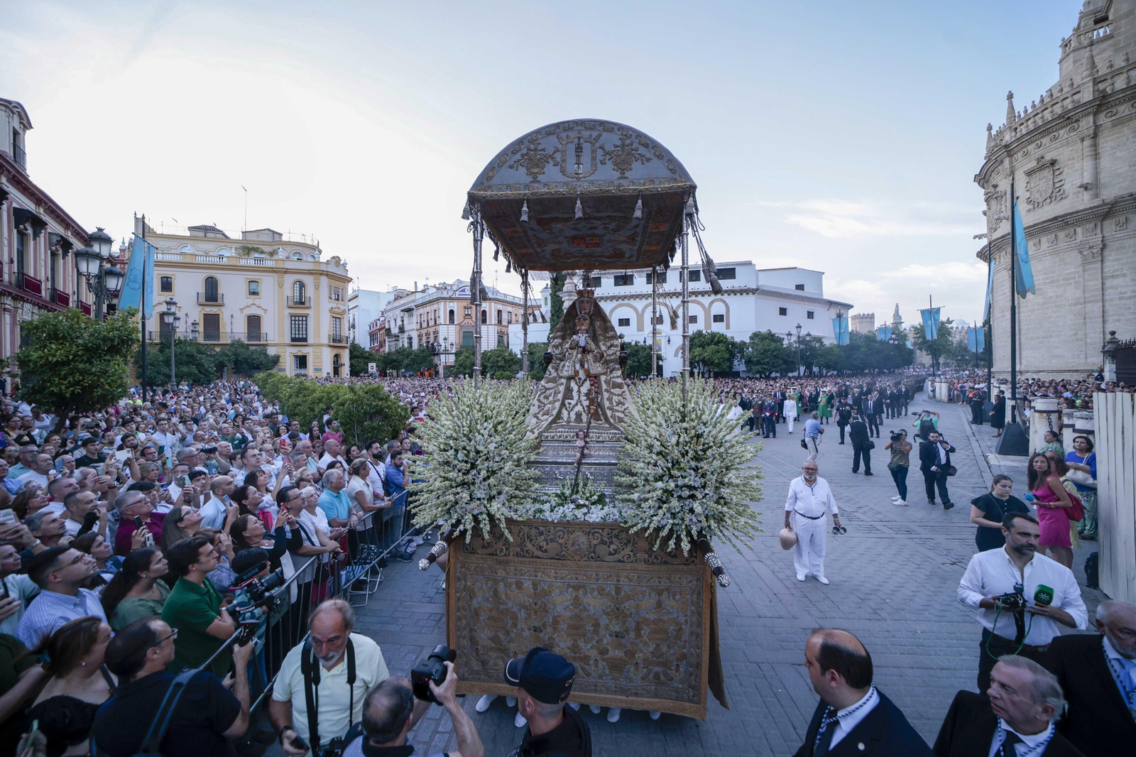 La procesión de la Virgen de los Reyes en imágenes