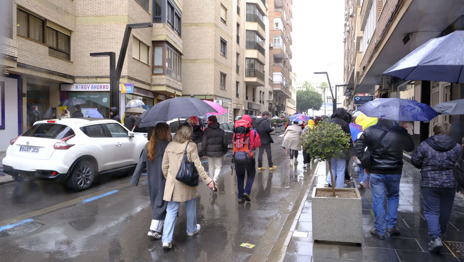 Fotografías de la cabalgata de los Reyes Magos pasada por agua en Almería