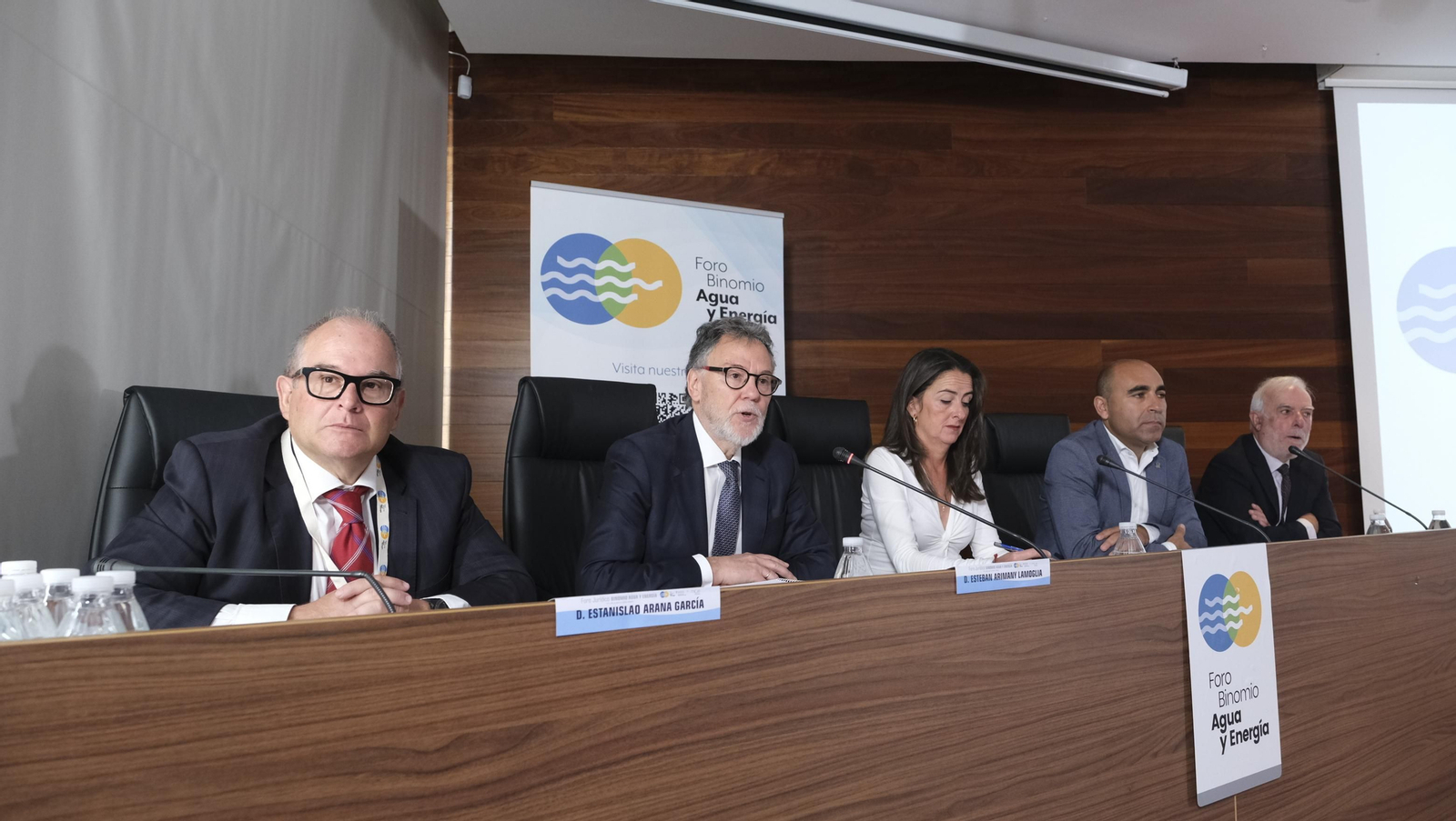 De izq. a dcha. Estanislao Arana, Esteban Arimany, Aránzazu Martín, Antonio Mena y José Esteve Pardo.