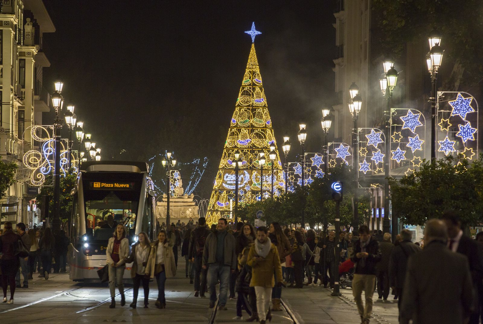 La Avenida atestada de público durante una de las navidades pasadas.