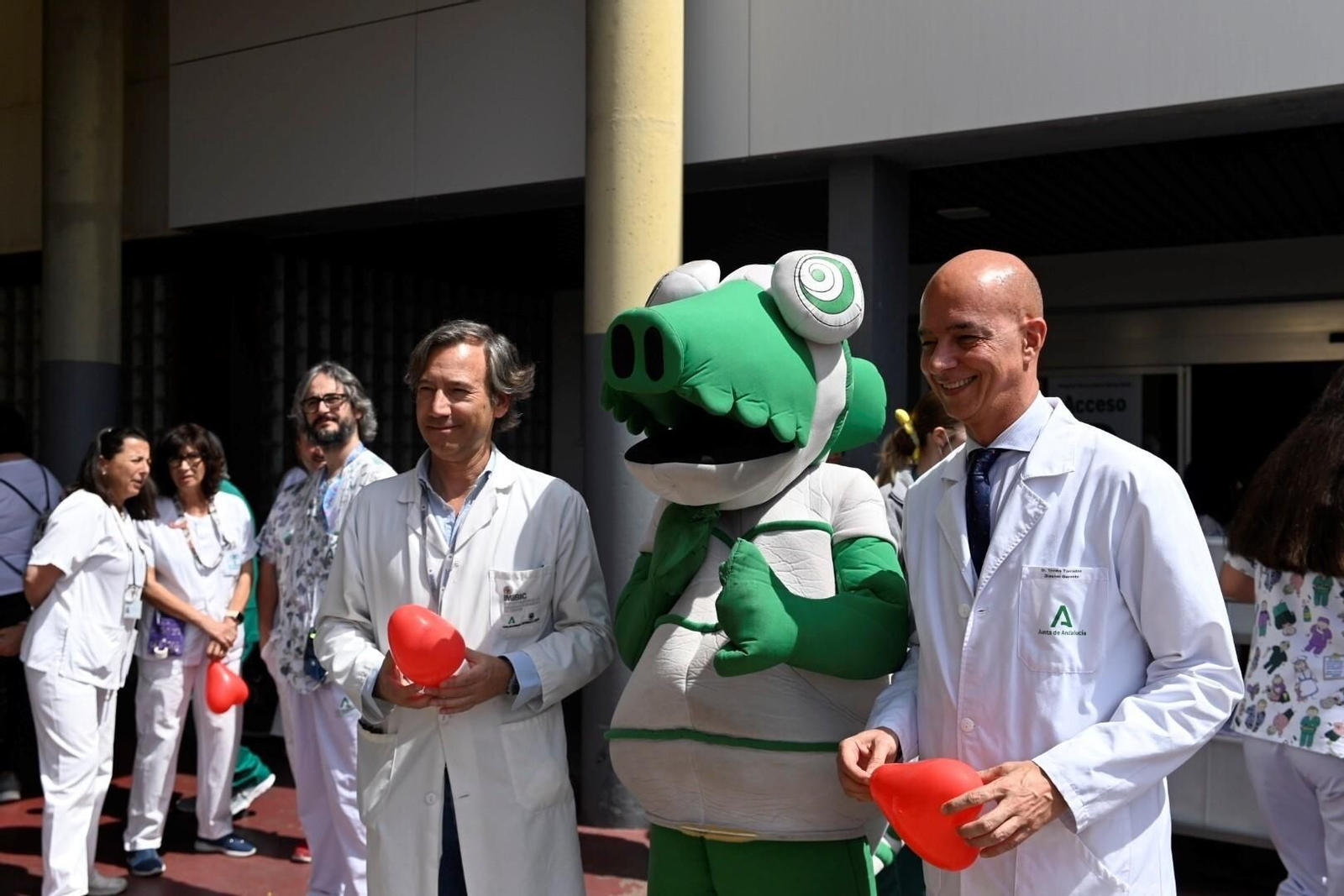 El Hospital Reina Sofía de Córdoba homenajea a los niños hospitalizados, en imágenes