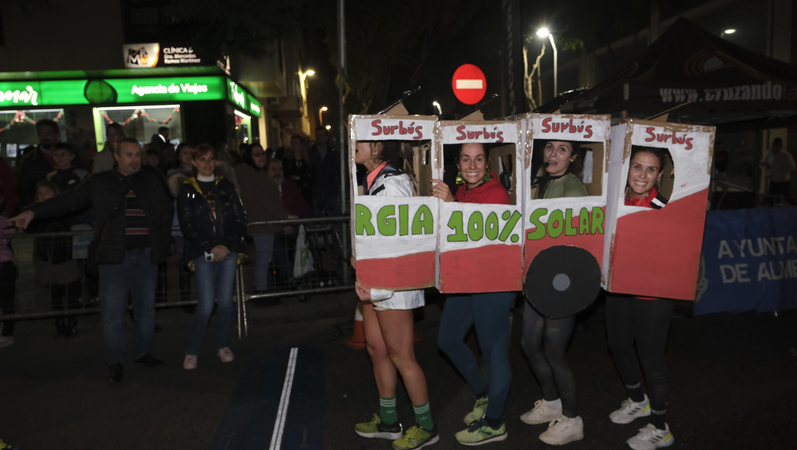 Imágenes de la XIV edición de la San Silvestre de Almería
