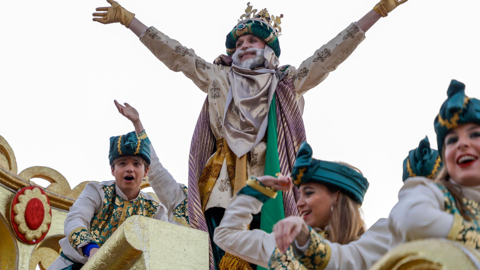 Las fotos de la ínsolita salida de los Reyes Magos del Ateneo un 4 de enero
