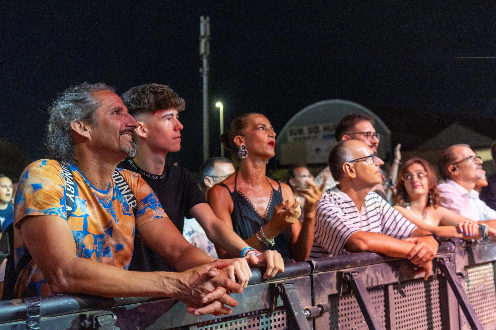 Colombinas 2025: Imágenes del concierto de Seguridad Social en las Fiestas Colombinas