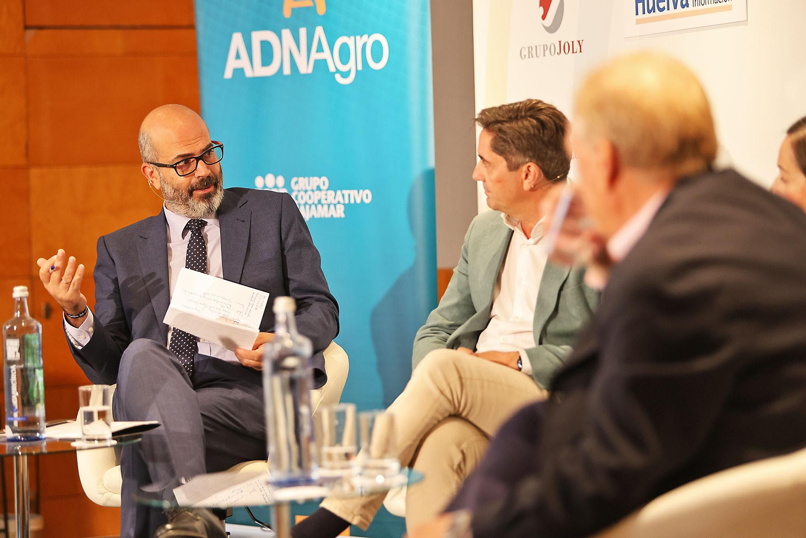 Las imágenes en el desayuno-coloquio de Grupo Joly 'Frutos rojos: retos de un futuro sostenible'