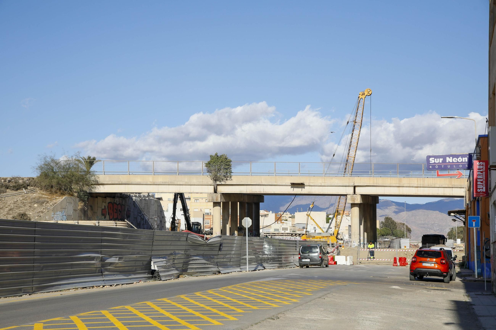 Las mejores imágenes del derribo en el puente de la autovía del aeropuerto y el túnel de La Goleta