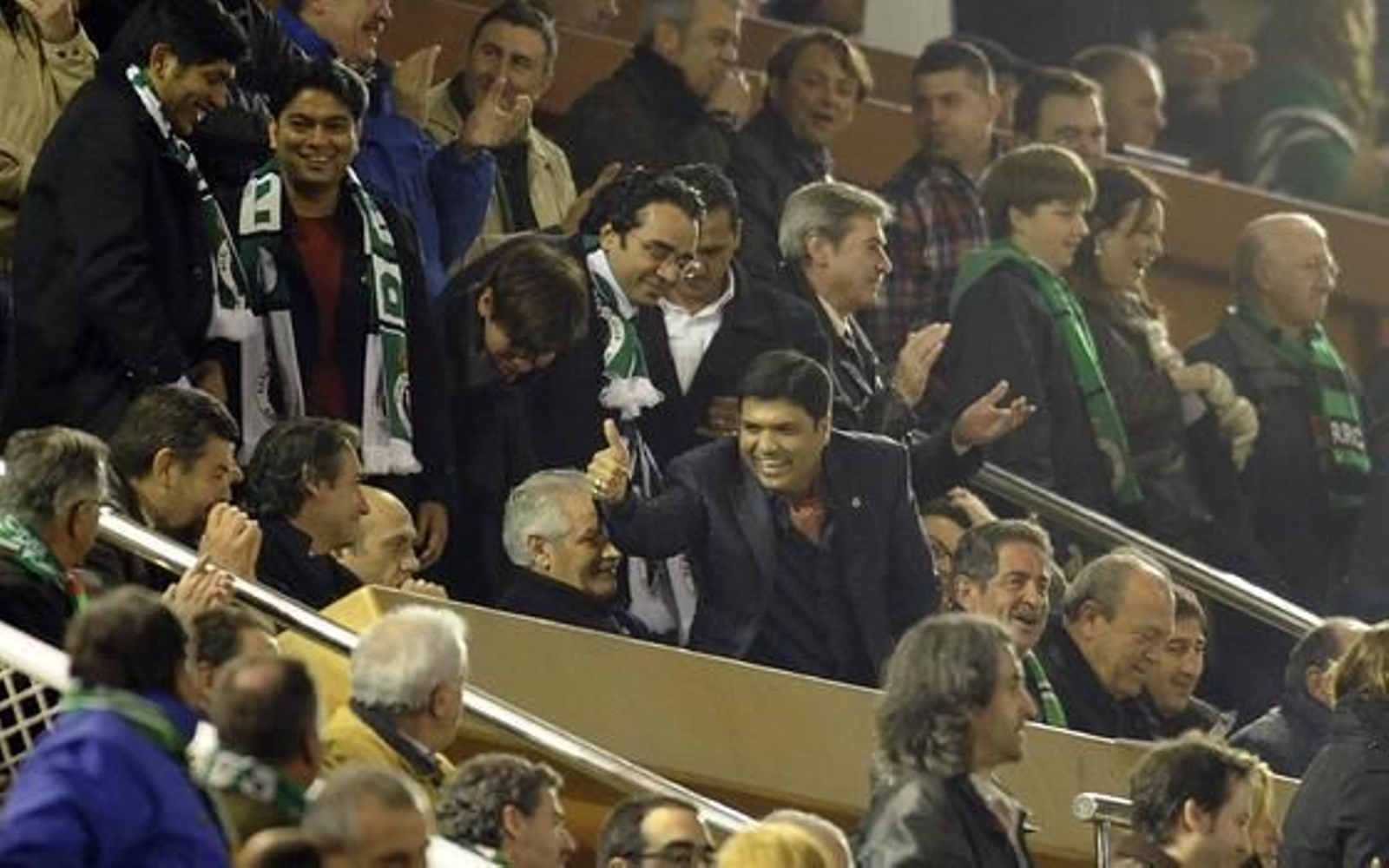 El Sevilla pierde un punto en el descuento frente al Racing (3-2). / Félix Ordóñez