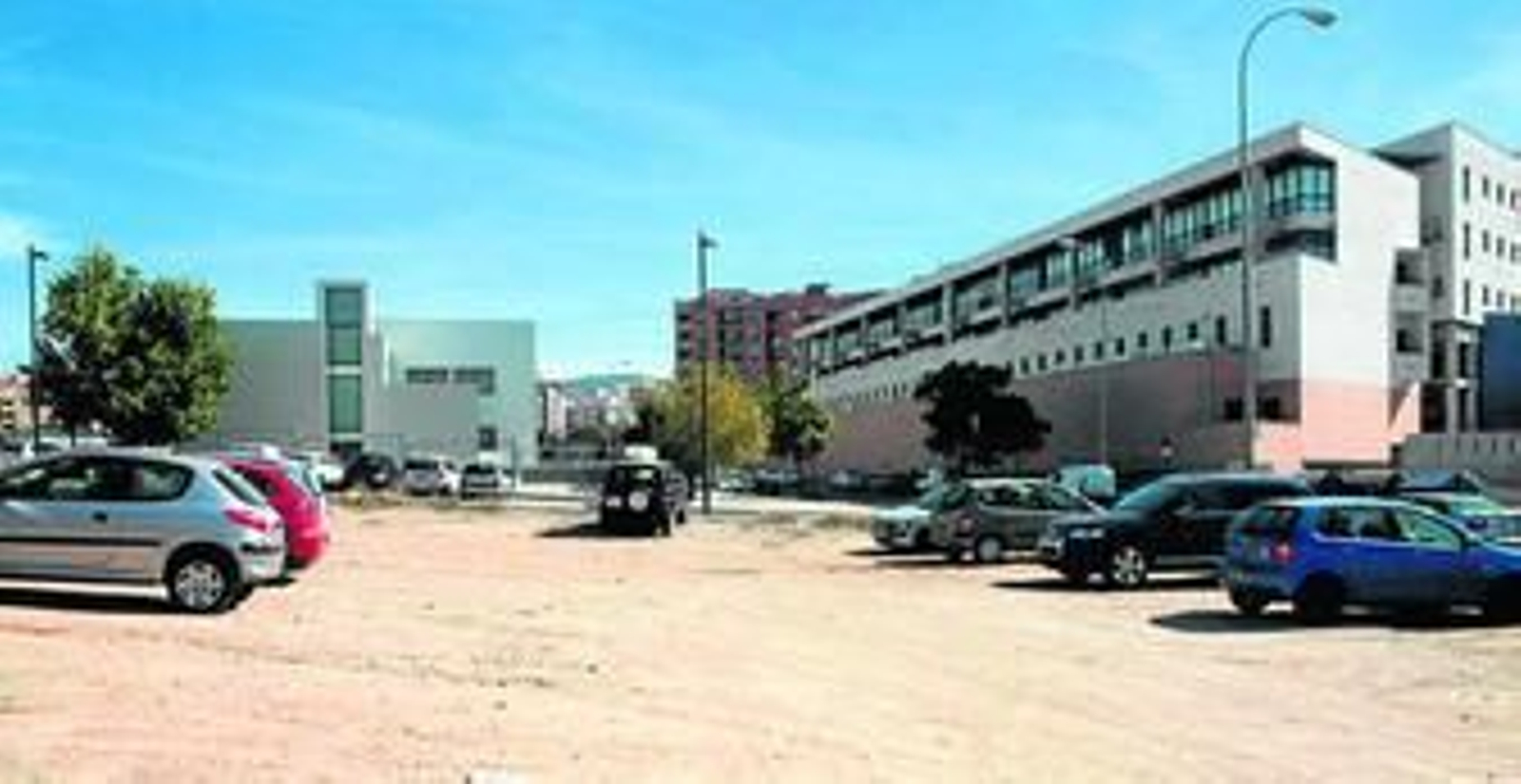 Solar de la Universidad de Granada donde se construirá, conjuntamente con Ia Junta de Andalucía el centro de transferencia de empresas TIC.