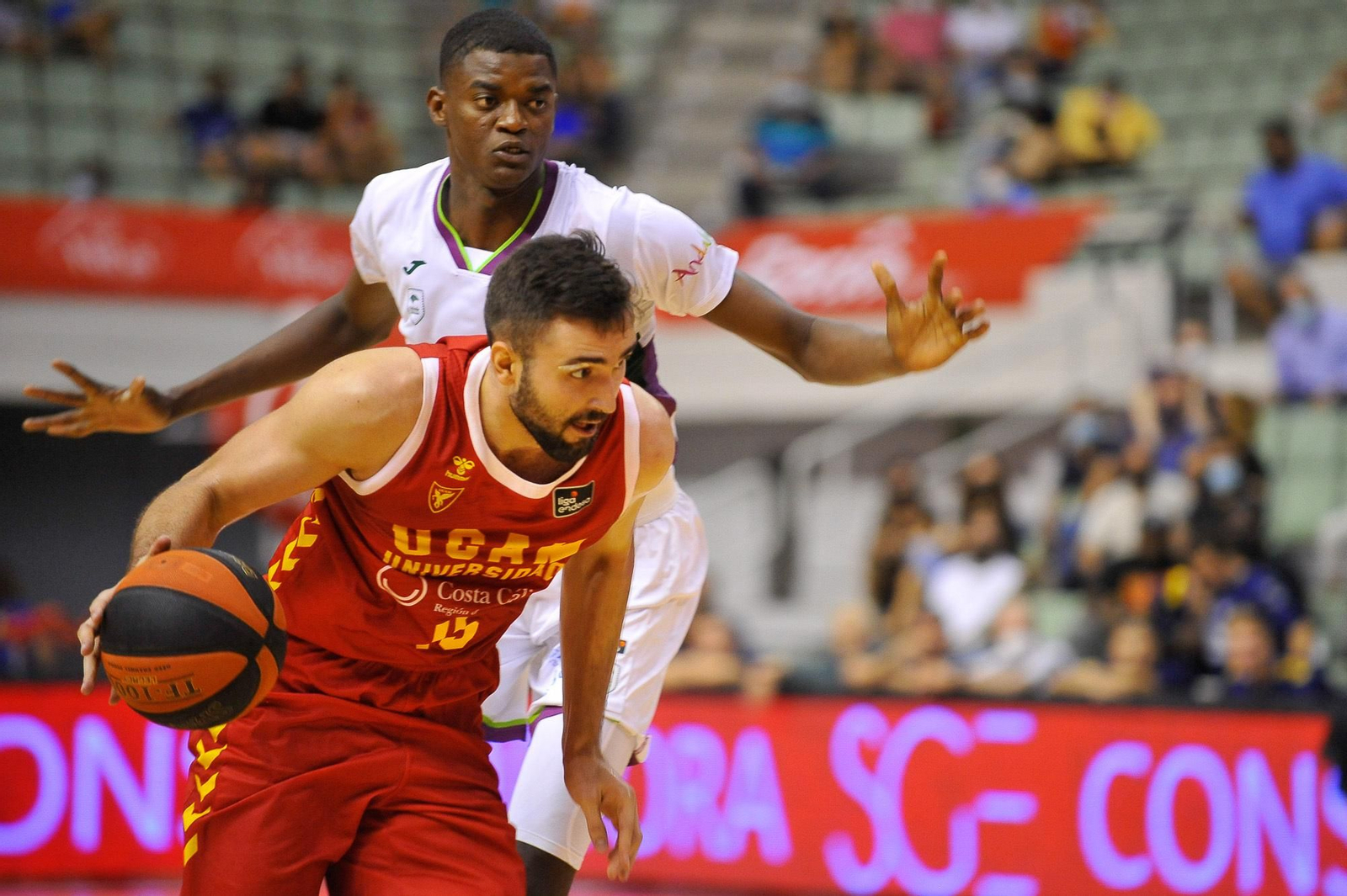 Emanuel Cate supera a Yannick Nzosa en la primera vuelta.