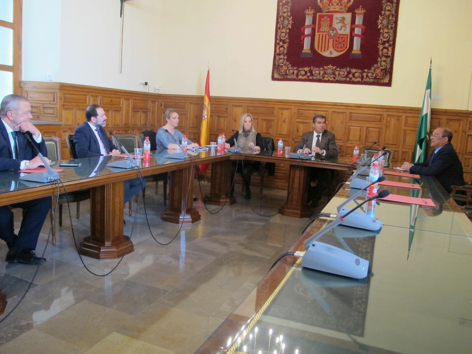 Un momento de la reunión entre el TSJA, la Fiscalía y la Consejería de Justicia.