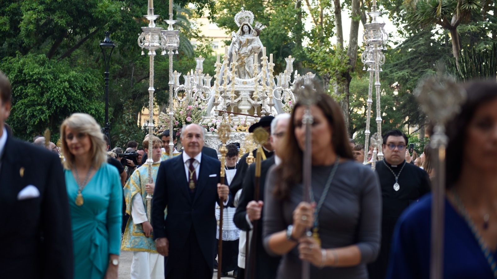 José Ignacio Landaluce y otros miembros de la Corporación municipal, durante la Magna Mariana.