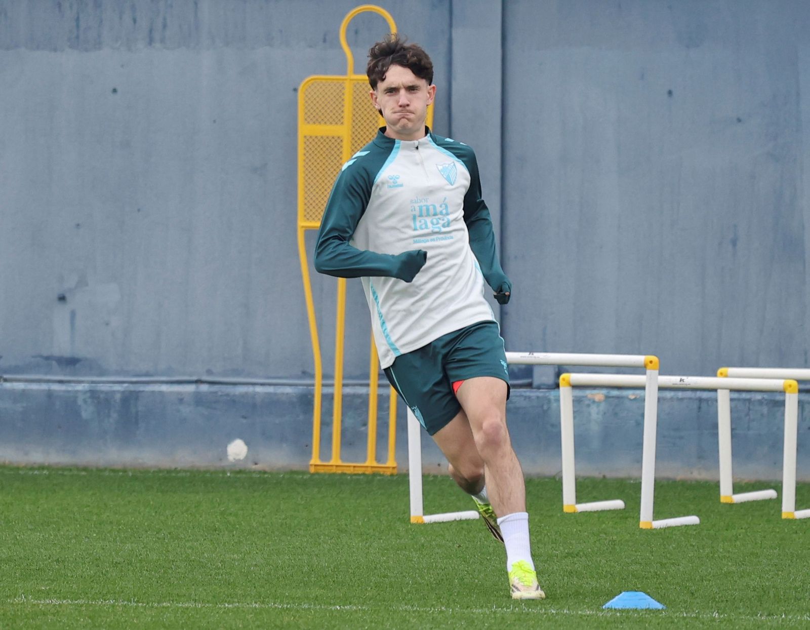 El Málaga CF vuelve al tajo sin Lobete en una semana eterna