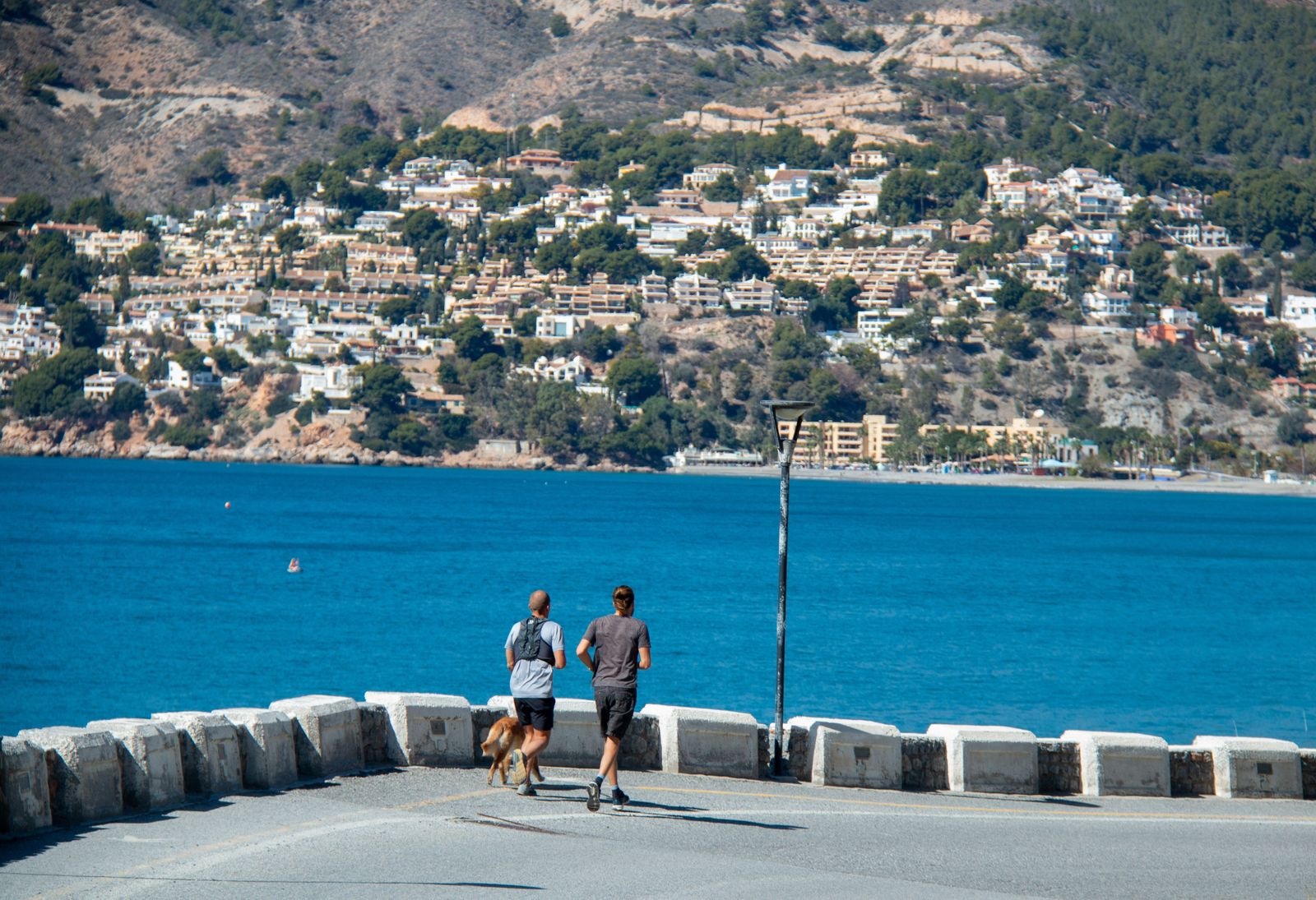 La Costa disfruta de un Día de Andalucía con viento, sol y playa