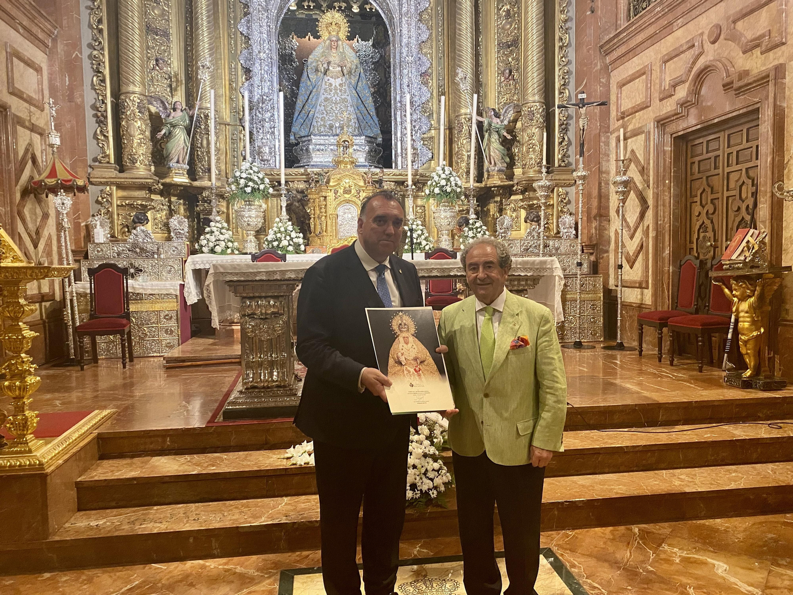Arturo Bernal y José Antonio Fernández Cabrero, en la Basílica de la Macarena. Arturo Bernal y José Antonio Fernández Cabrero, en la Basílica de la Macarena.