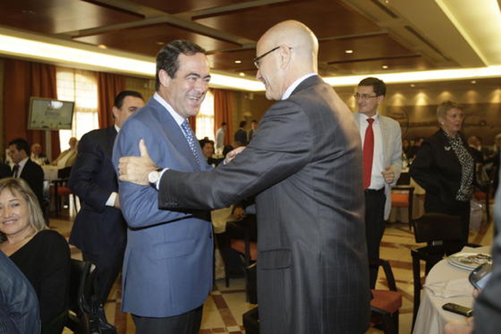 José Bono con Diego Martínez Cano, presidente de la Cámara de Comercio de Almería. 

Foto: Fran Leonardo