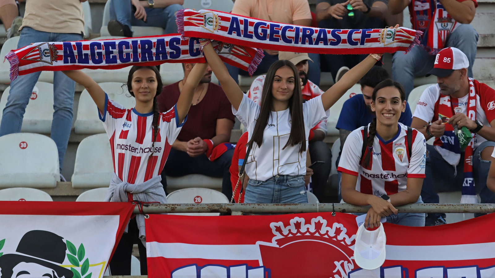 Fotos de la afición en el Nuevo Mirador