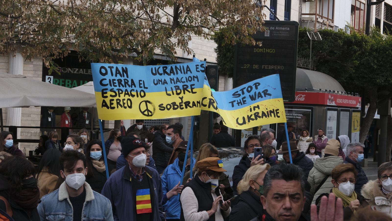 Fotogalería de las protestas contra la invasión rusa en Ucrania. Almería.